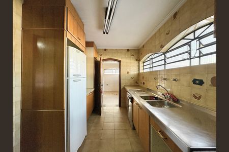 Casa para alugar com 491m², 5 quartos e 8 vagas Casa para alugar com 491m², 5 quartos e 8 vagasCozinha