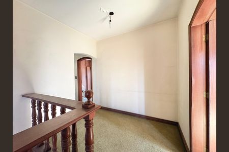 Casa para alugar com 491m², 5 quartos e 8 vagas Casa para alugar com 491m², 5 quartos e 8 vagasEscada/ Hall para os Quartos