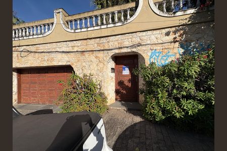Casa para alugar com 491m², 5 quartos e 8 vagas Casa para alugar com 491m², 5 quartos e 8 vagasFachada