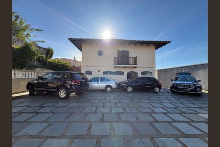 Casa para alugar com 491m², 5 quartos e 8 vagas Casa para alugar com 491m², 5 quartos e 8 vagasGaragem
