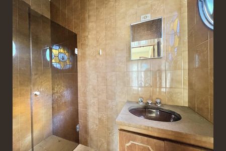 Casa para alugar com 491m², 5 quartos e 8 vagas Casa para alugar com 491m², 5 quartos e 8 vagasBanheiro da Suíte 1