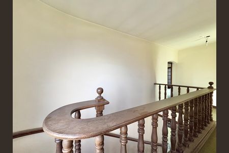 Casa para alugar com 491m², 5 quartos e 8 vagas Casa para alugar com 491m², 5 quartos e 8 vagasEscada/ Hall para os Quartos