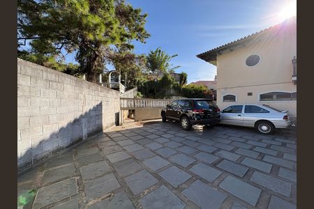 Casa para alugar com 491m², 5 quartos e 8 vagas Casa para alugar com 491m², 5 quartos e 8 vagasGaragem