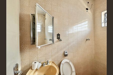 Casa para alugar com 491m², 5 quartos e 8 vagas Casa para alugar com 491m², 5 quartos e 8 vagasBanheiro de serviço