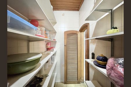 Casa para alugar com 491m², 5 quartos e 8 vagas Casa para alugar com 491m², 5 quartos e 8 vagasDespensa