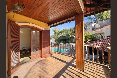 Casa para alugar com 491m², 5 quartos e 8 vagas Casa para alugar com 491m², 5 quartos e 8 vagasVaranda da Suíte 1 e 2