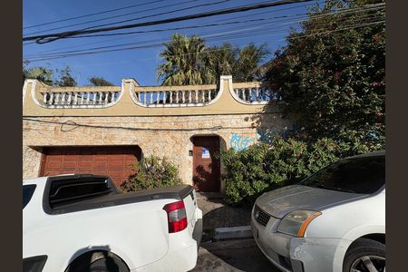 Casa para alugar com 491m², 5 quartos e 8 vagas Casa para alugar com 491m², 5 quartos e 8 vagasFachada