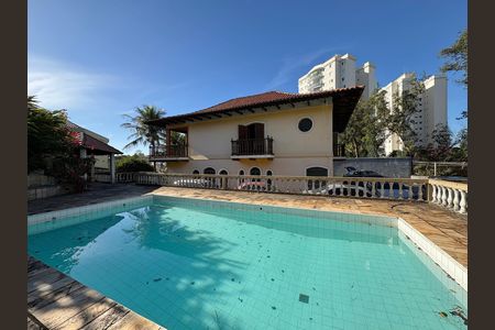 Casa para alugar com 491m², 5 quartos e 8 vagas Casa para alugar com 491m², 5 quartos e 8 vagasPiscina