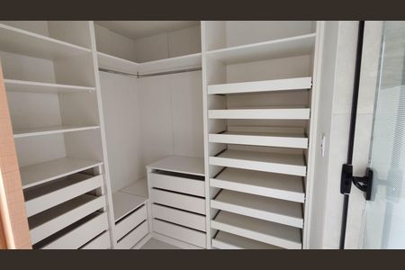 Closet da suíte de casa à venda com 1 quarto, 60m² em Parque Santa Rita, São Paulo