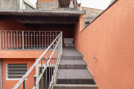 Casa para alugar com 220m², 4 quartos e 3 vagas Casa para alugar com 220m², 4 quartos e 3 vagasEscada