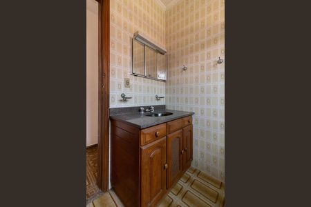 Casa para alugar com 220m², 4 quartos e 3 vagas Casa para alugar com 220m², 4 quartos e 3 vagasBanheiro
