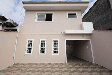 Casa à venda com 145m², 3 quartos e 4 vagas Casa à venda com 145m², 3 quartos e 4 vagasFachada