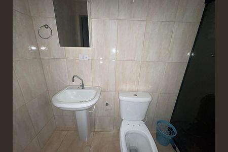 Casa à venda com 80m², 2 quartos e 2 vagas Casa à venda com 80m², 2 quartos e 2 vagasBanheiro da Suíte