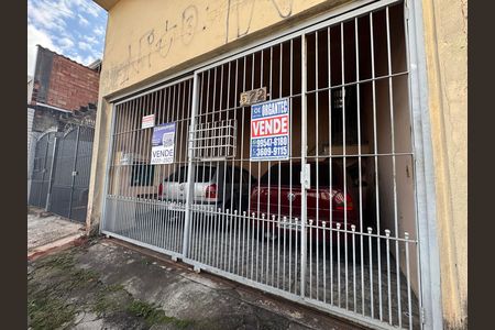 Casa à venda com 80m², 2 quartos e 2 vagas Casa à venda com 80m², 2 quartos e 2 vagasFachada de placa