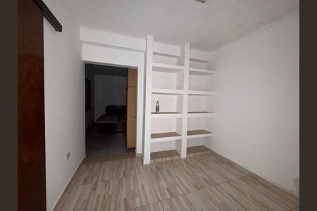 Casa à venda com 80m², 2 quartos e 2 vagas Casa à venda com 80m², 2 quartos e 2 vagasCloset