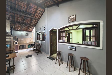 Casa de condomínio à venda com 230m², 4 quartos e 2 vagas