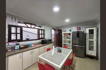Casa de condomínio à venda com 230m², 4 quartos e 2 vagas