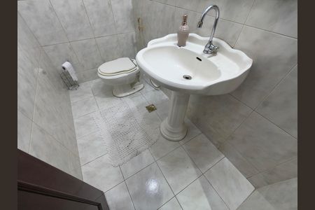 Casa de condomínio à venda com 230m², 4 quartos e 2 vagas