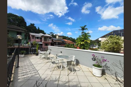 Casa de condomínio à venda com 230m², 4 quartos e 2 vagas