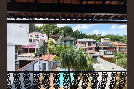 Casa de condomínio à venda com 230m², 4 quartos e 2 vagas