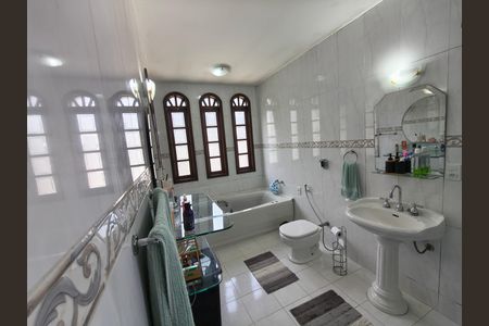 Casa de condomínio à venda com 230m², 4 quartos e 2 vagas