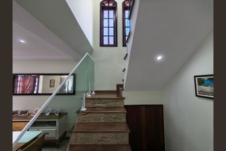 Casa de condomínio à venda com 230m², 4 quartos e 2 vagas