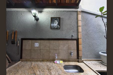 Casa de condomínio à venda com 230m², 4 quartos e 2 vagas