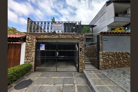 Casa de condomínio à venda com 230m², 4 quartos e 2 vagas