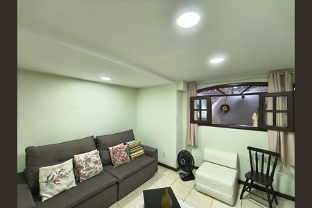 Casa de condomínio à venda com 230m², 4 quartos e 2 vagas