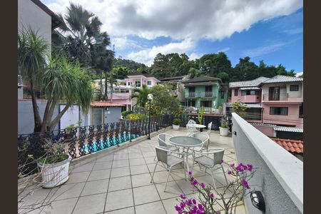 Casa de condomínio à venda com 230m², 4 quartos e 2 vagas