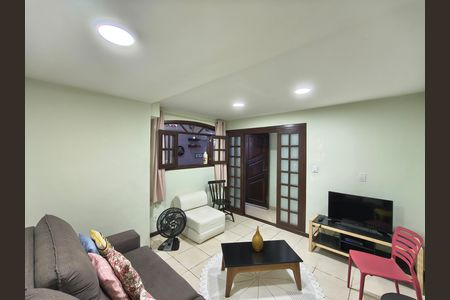 Casa de condomínio à venda com 230m², 4 quartos e 2 vagas