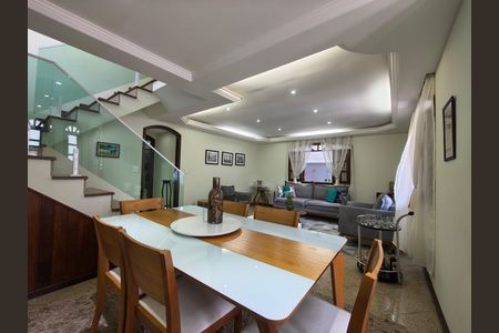 Casa de condomínio à venda com 230m², 4 quartos e 2 vagas