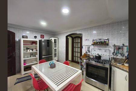 Casa de condomínio à venda com 230m², 4 quartos e 2 vagas