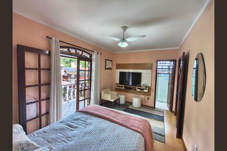 Casa de condomínio à venda com 230m², 4 quartos e 2 vagas