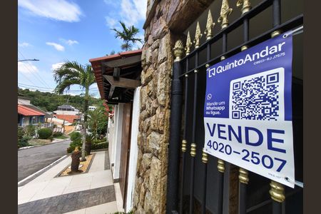 Casa de condomínio à venda com 230m², 4 quartos e 2 vagas
