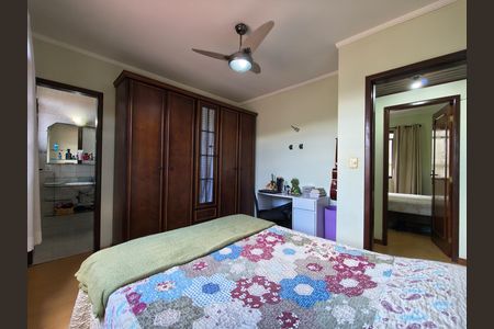 Casa de condomínio à venda com 230m², 4 quartos e 2 vagas