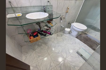 Casa de condomínio à venda com 230m², 4 quartos e 2 vagas