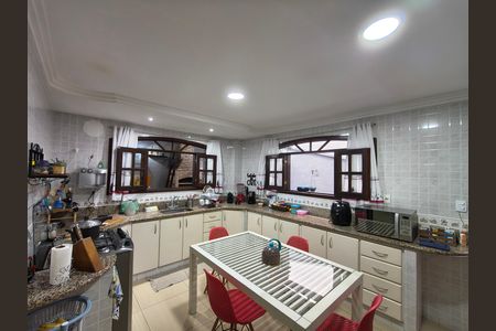 Casa de condomínio à venda com 230m², 4 quartos e 2 vagas
