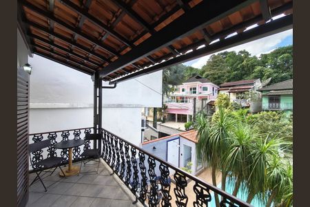 Casa de condomínio à venda com 230m², 4 quartos e 2 vagas
