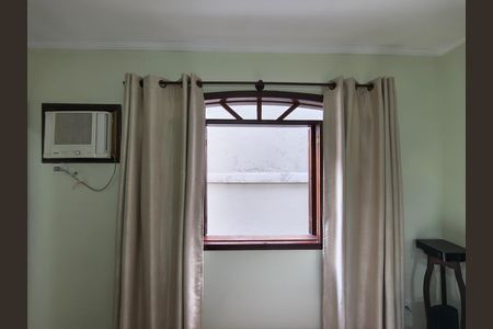 Casa de condomínio à venda com 230m², 4 quartos e 2 vagas