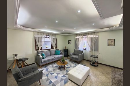 Casa de condomínio à venda com 230m², 4 quartos e 2 vagas