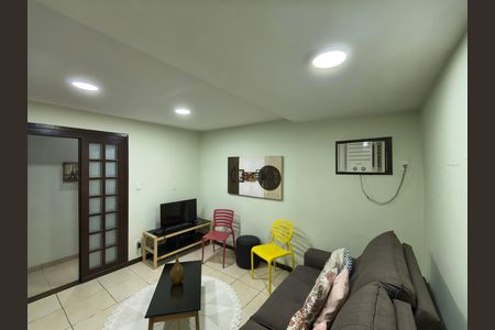 Casa de condomínio à venda com 230m², 4 quartos e 2 vagas