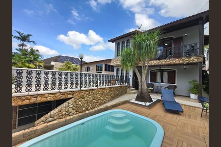 Casa de condomínio à venda com 230m², 4 quartos e 2 vagas