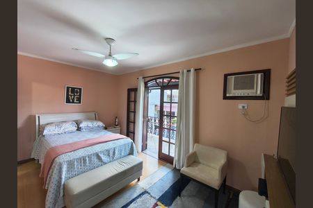 Casa de condomínio à venda com 230m², 4 quartos e 2 vagas