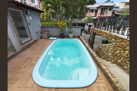 Casa de condomínio à venda com 230m², 4 quartos e 2 vagas