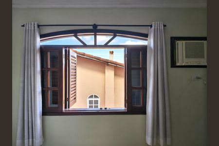 Casa de condomínio à venda com 230m², 4 quartos e 2 vagas
