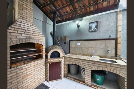 Casa de condomínio à venda com 230m², 4 quartos e 2 vagas