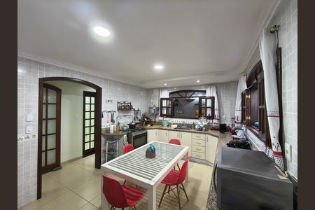 Casa de condomínio à venda com 230m², 4 quartos e 2 vagas