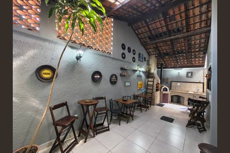 Casa de condomínio à venda com 230m², 4 quartos e 2 vagas