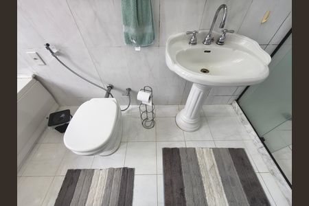 Casa de condomínio à venda com 230m², 4 quartos e 2 vagas